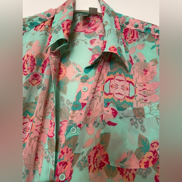 Forever 21 front tie/button up top with studs on shoulder - Picture 4 of 6